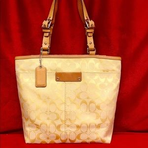 COACH HAMPTON YELLOW SIGNATURE TOTE BAG